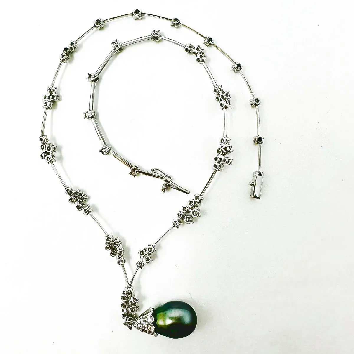 18K White  Gold Necklace with Detachable Black Tahitian Pearl and 71 Diamonds