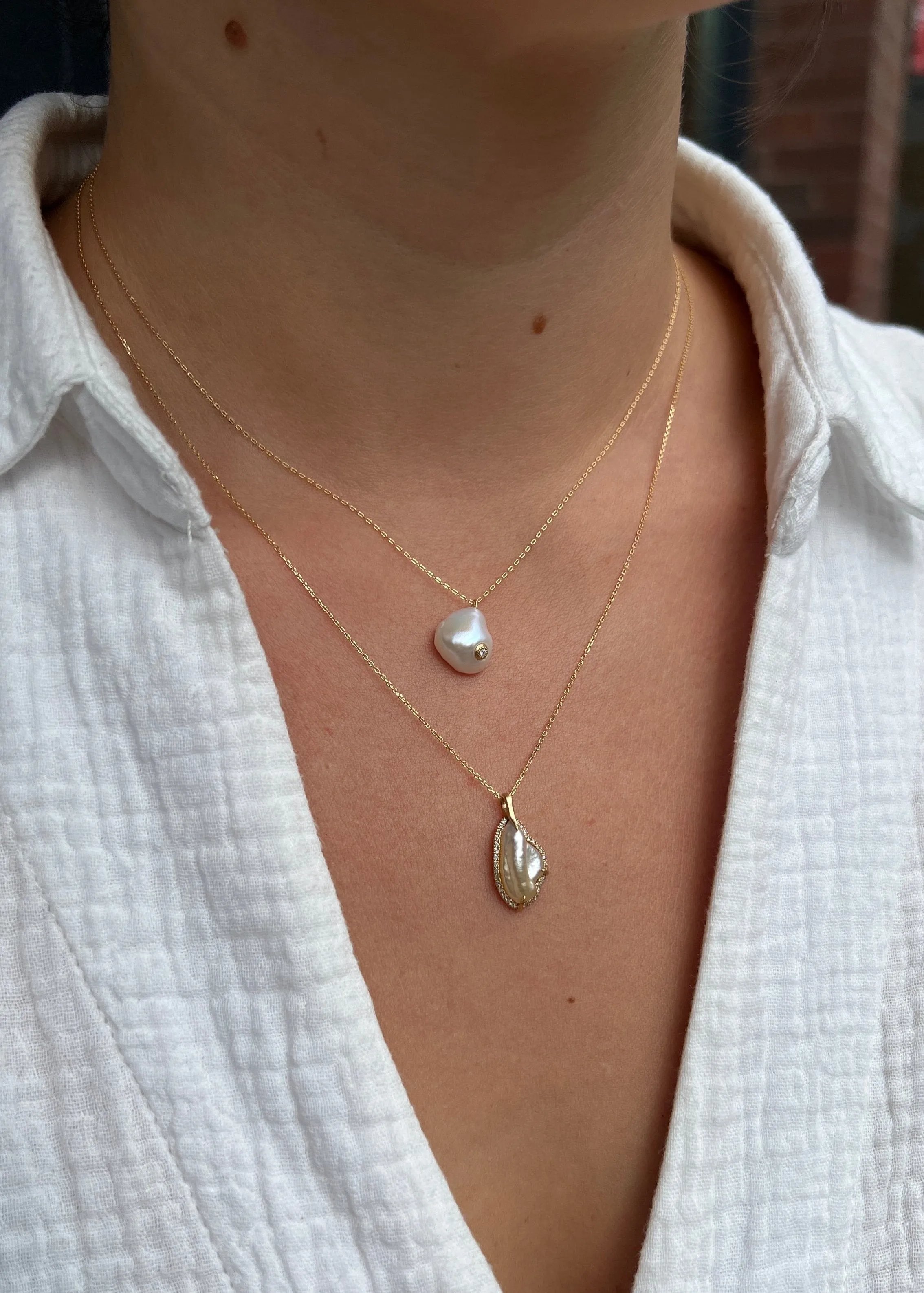 Figure Pearl Pendant Necklace