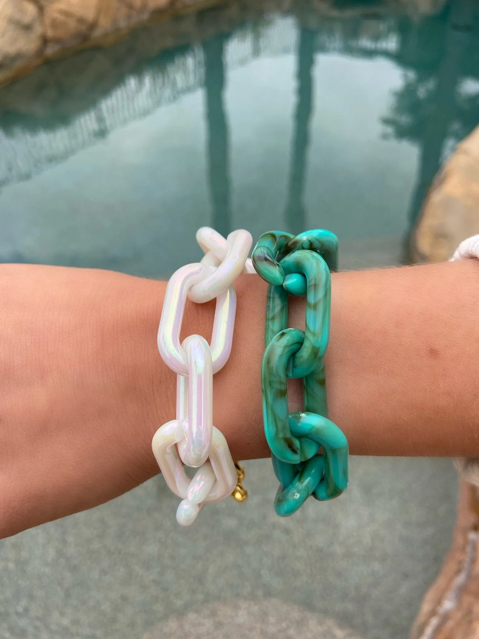 Mac and Ry - Chunky California Chain Bracelet in White Iridescent