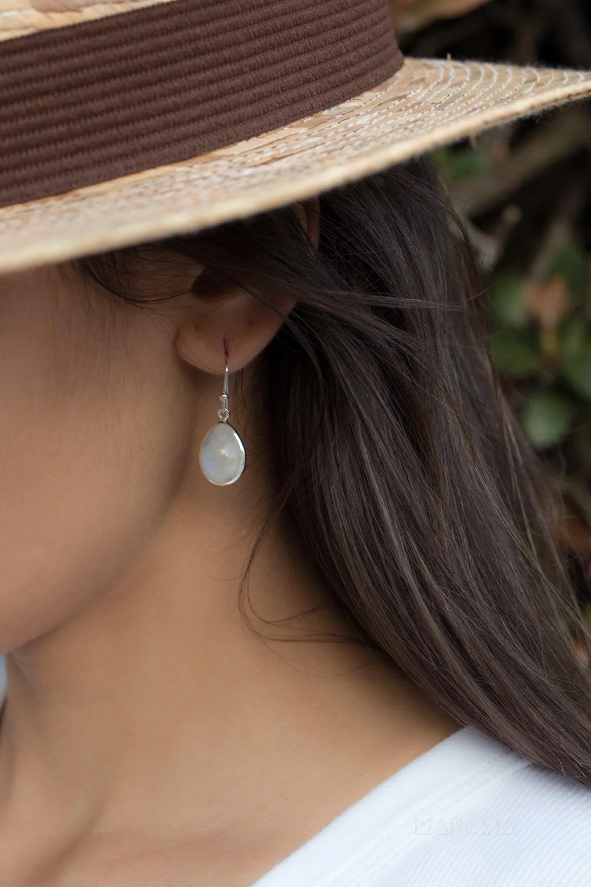 Moonstone Earrings ~ Sterling Silver 925 ~ ME142