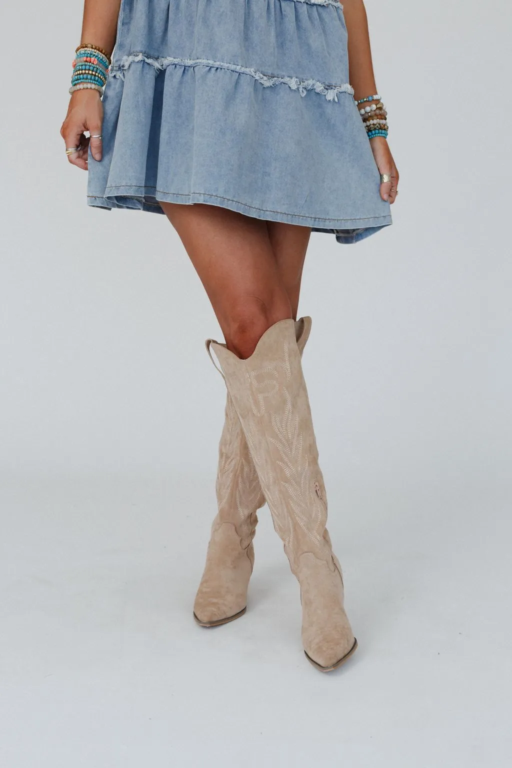 Mustang Embroidered Boots - Almond