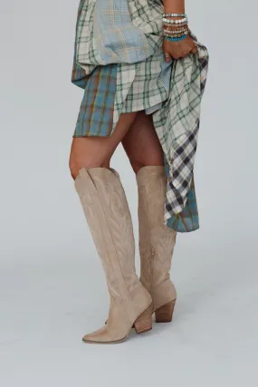 Mustang Embroidered Boots - Almond