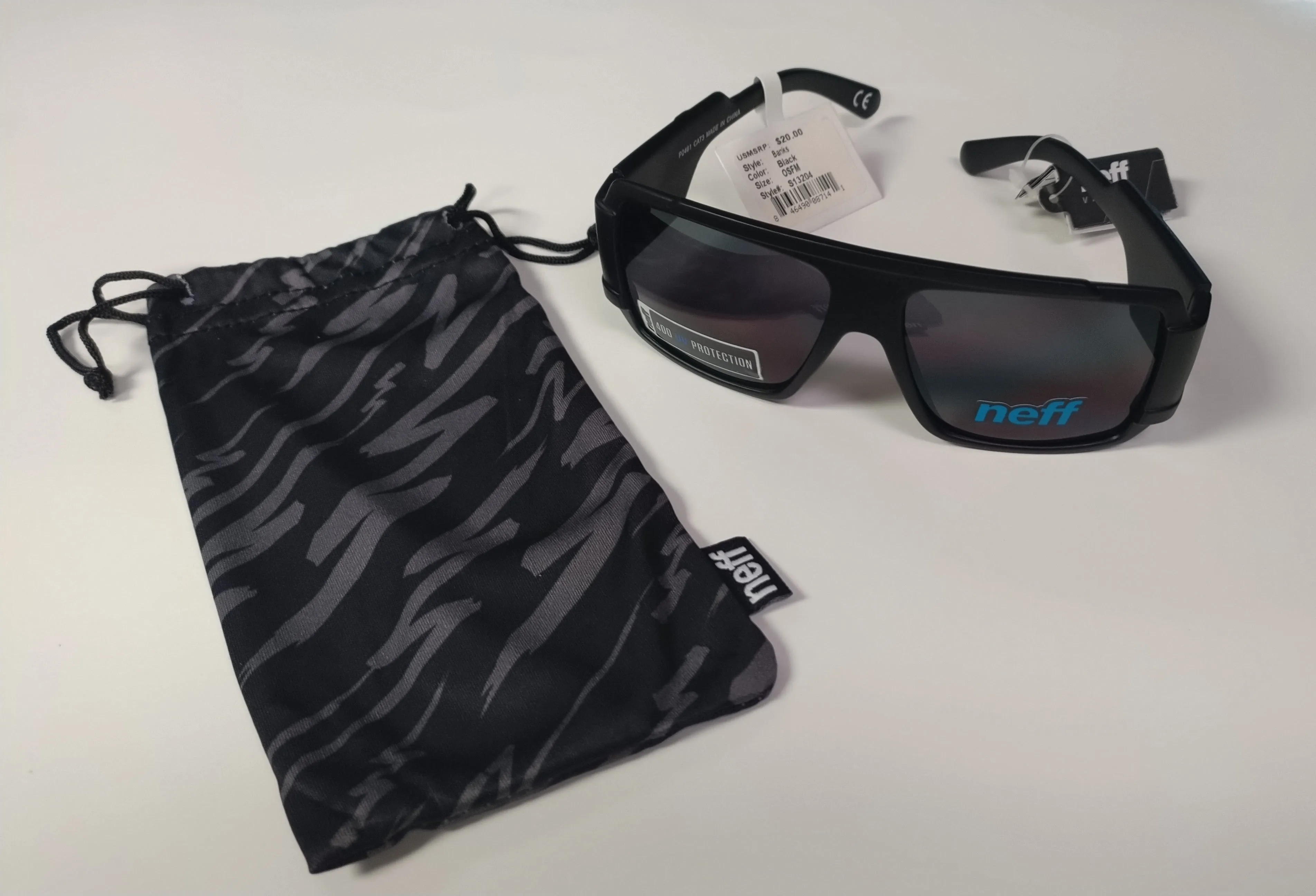 NEW Neff Banks Black Sunglasses   pouch Msrp$20