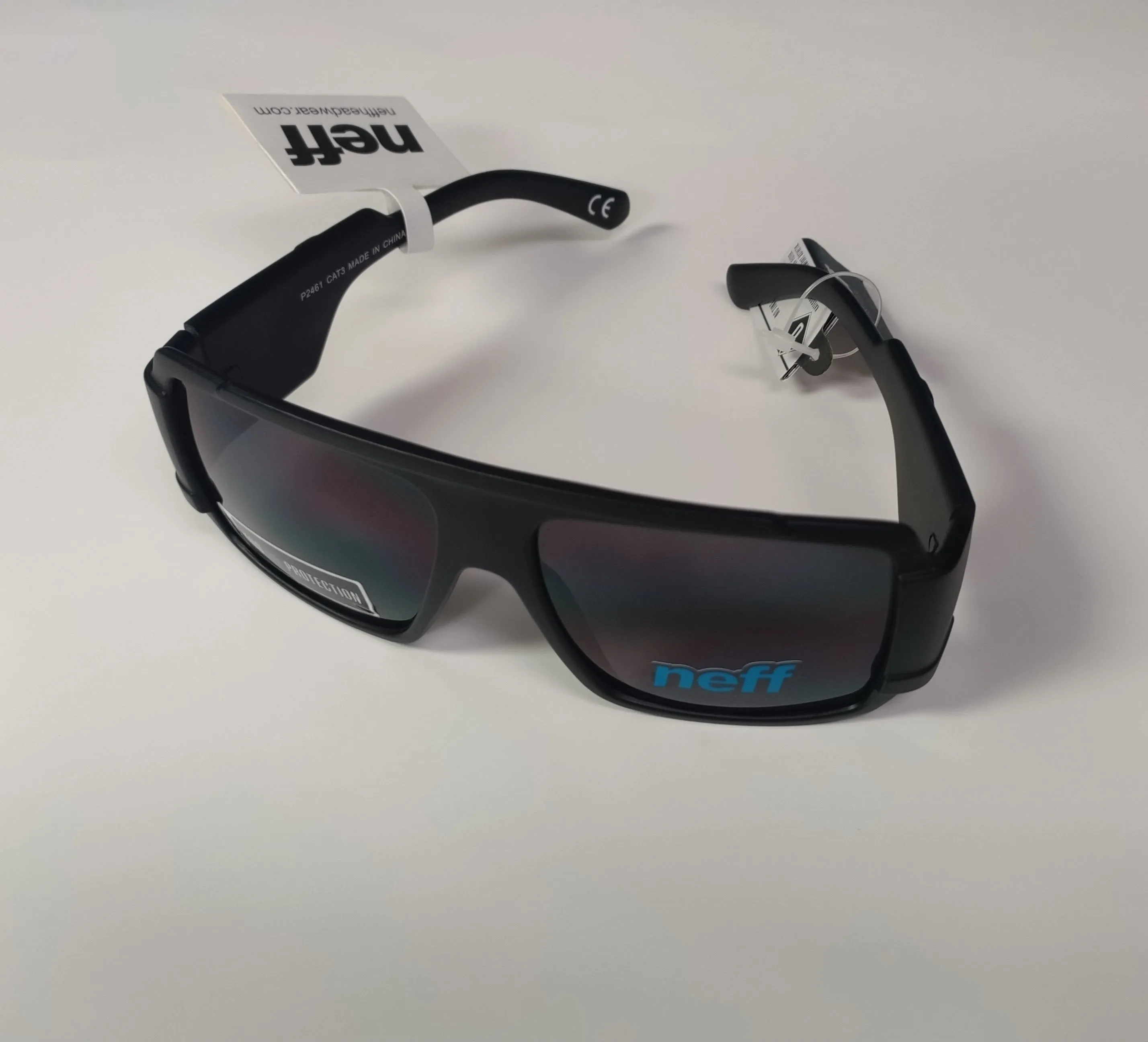 NEW Neff Banks Black Sunglasses   pouch Msrp$20