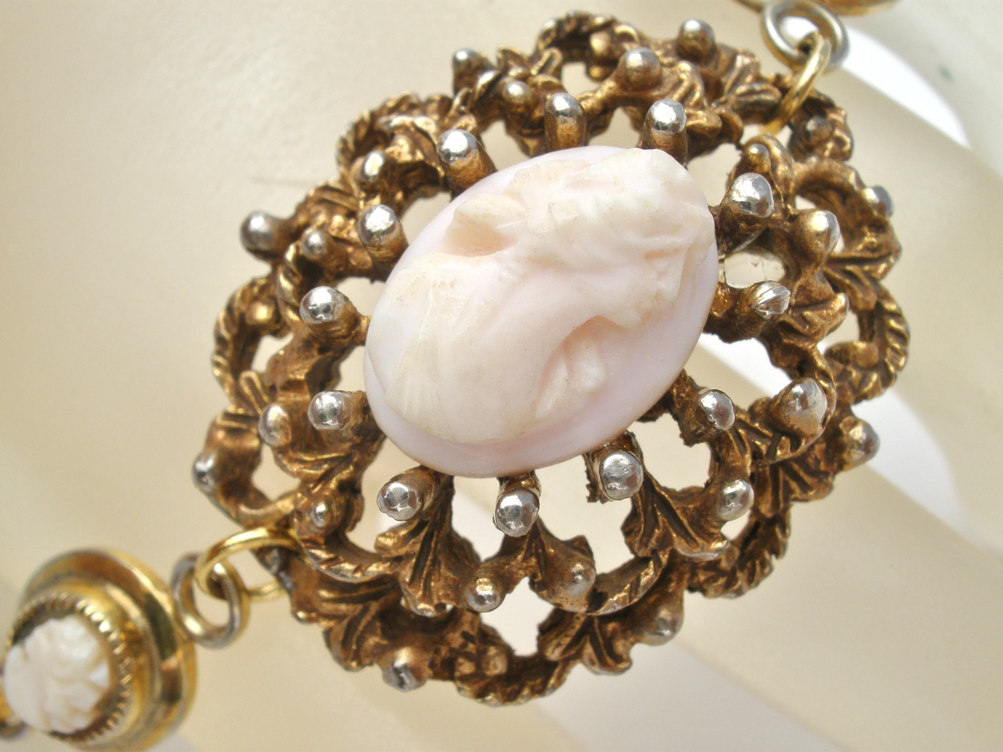 Vintage Hand Carved Cameo Bracelet 8"